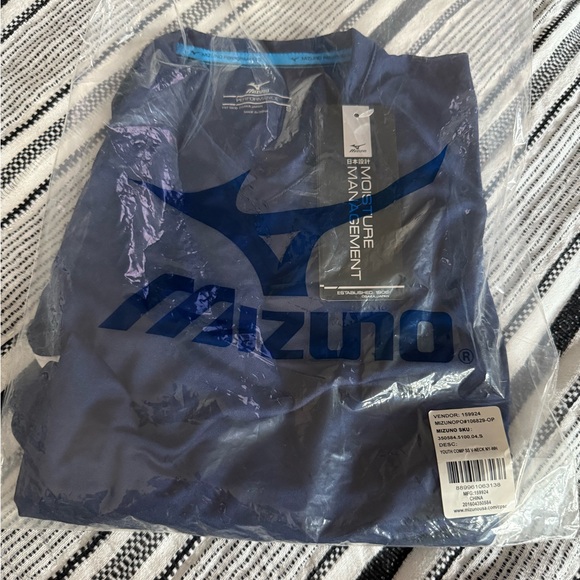 MIZUNO Girl's Comp Short Sleeve V-Neck Tee, NWT - Picture 3 of 3